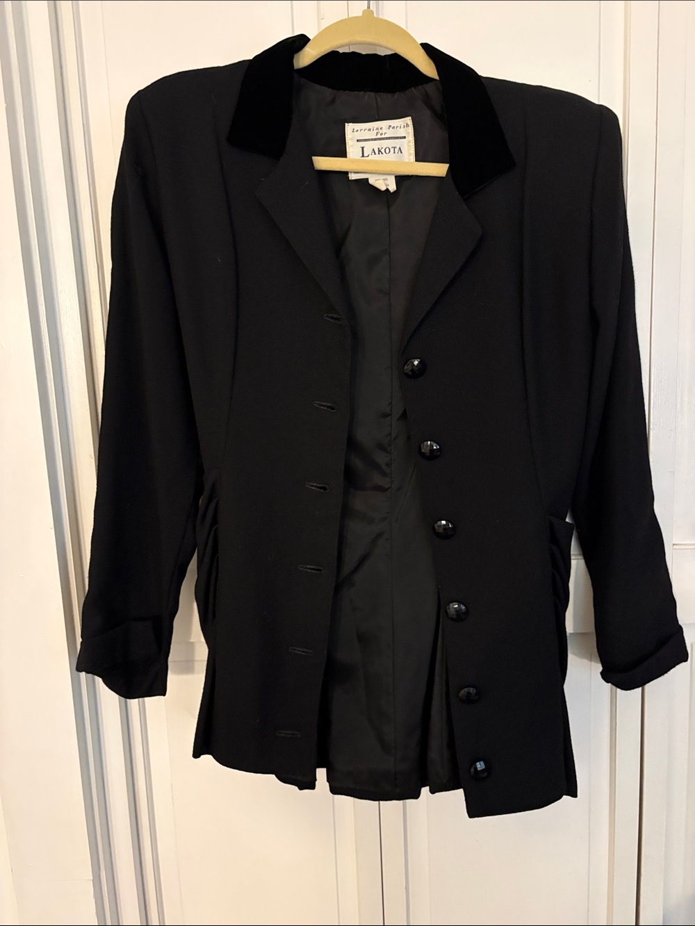 Lakota Women's Black Velvet-Collar Button Front Blazer